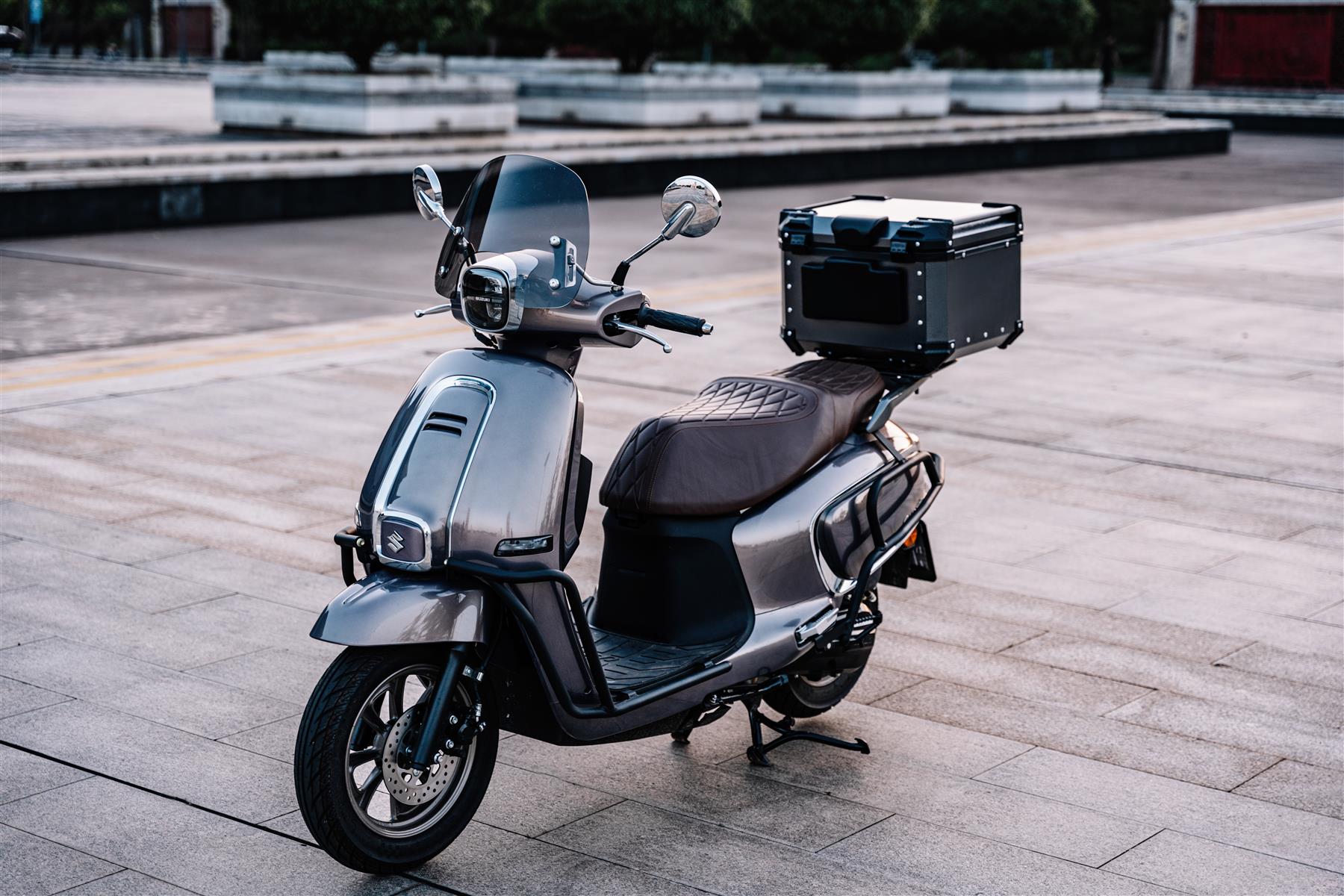 Scooter with HUA YIN tail box